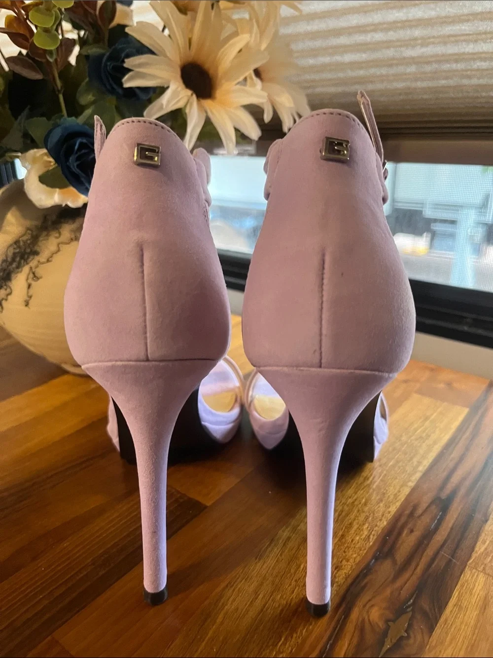 BRAND NEW !! GUESS Lilac T-Strap Suede Heels